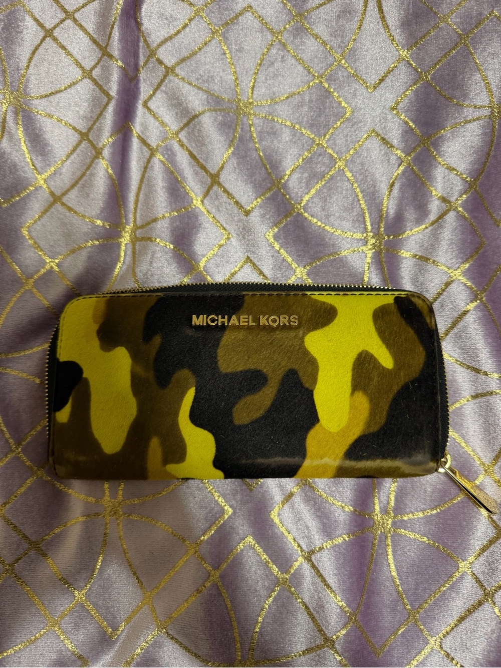 💥 Michael Kors Camo Zip-Around Wallet in Yellow & Olive